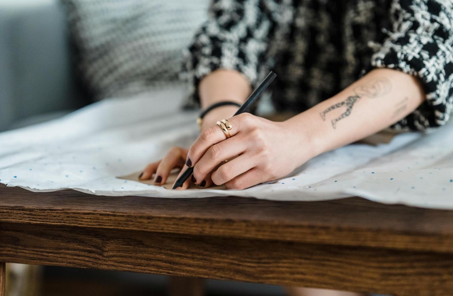 Praktische Übungen mit professionellen Gel-Maniküre Werkzeugen